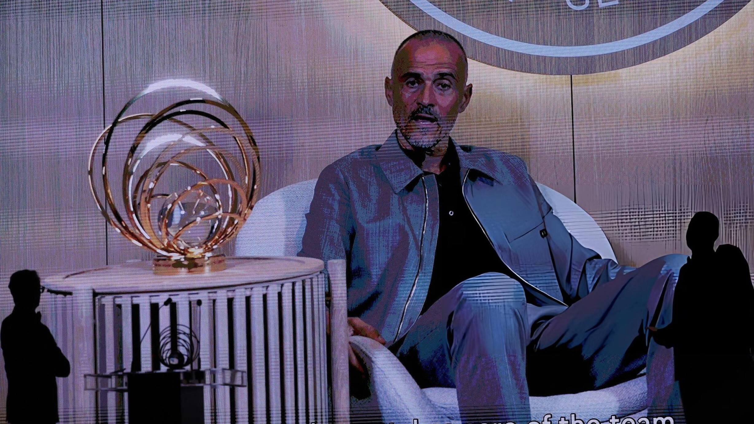 عثمان ديمبيلي يتوج بالكرة الذهبية 2025 في حفل باريس