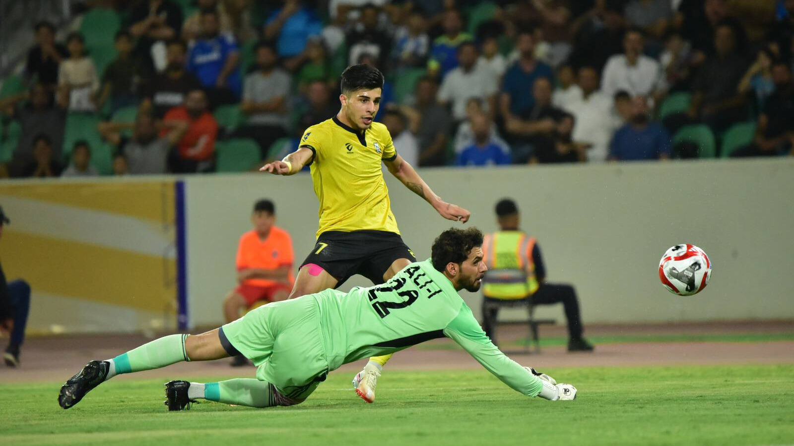 أربيل يواصل تألقه ويتغلب على الميناء بثلاثية في دوري نجوم العراق