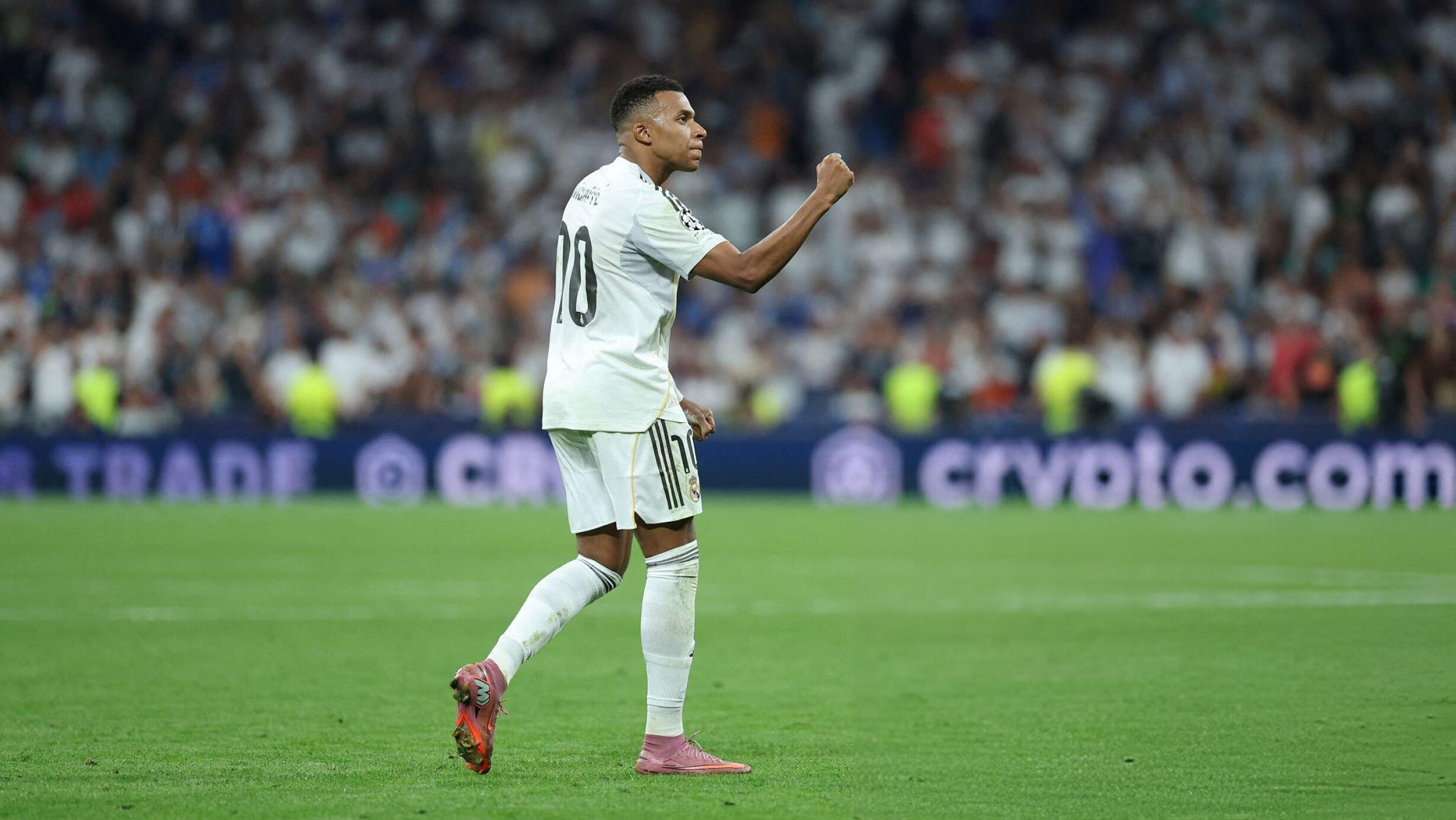 ريال مدريد يتخطى مارسيليا بثنائية مبابي رغم الطرد