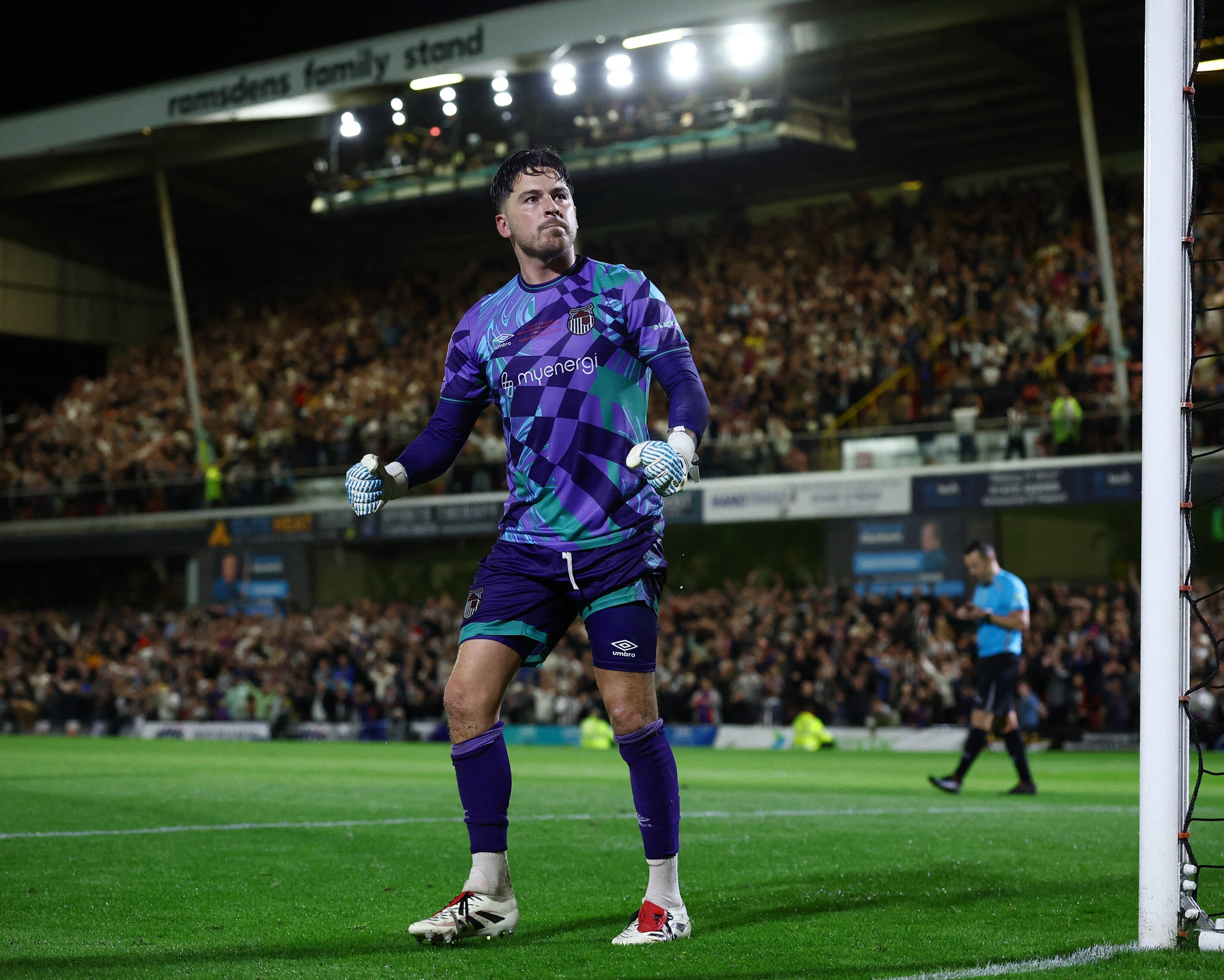 غريمسبي يُقصي مانشستر يونايتد من كأس الرابطة الإنجليزية