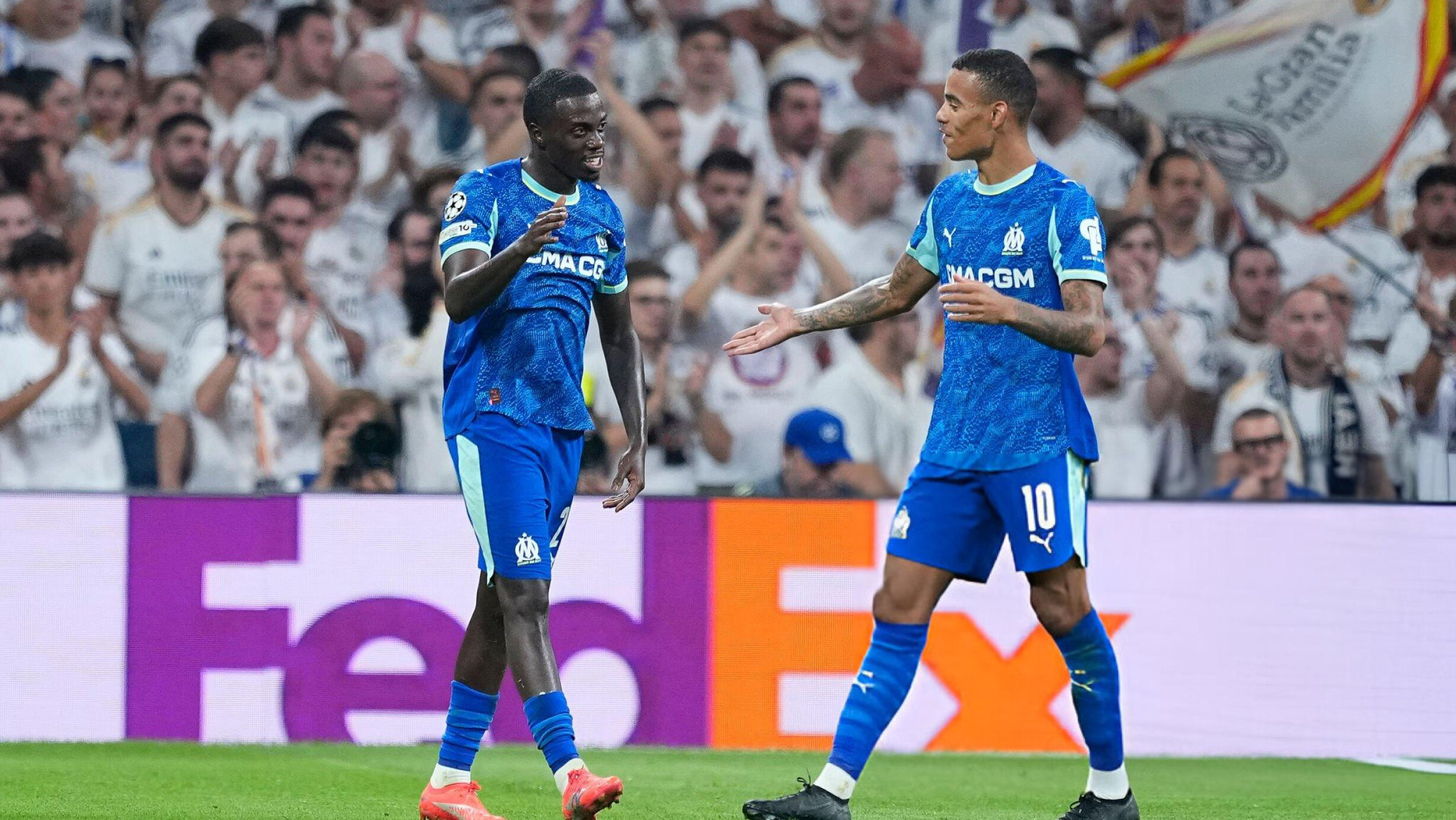 ريال مدريد يتخطى مارسيليا بثنائية مبابي رغم الطرد