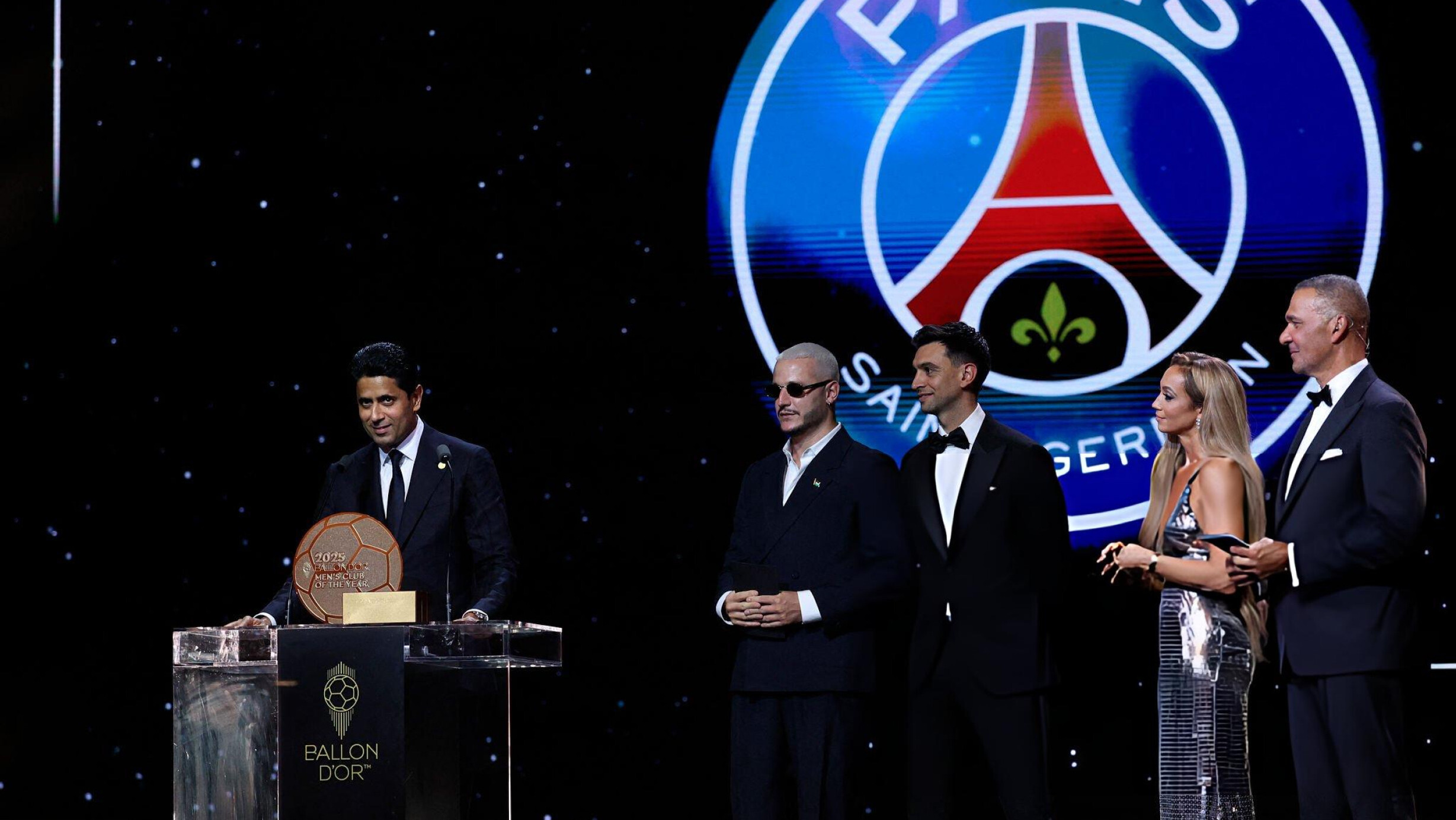 عثمان ديمبيلي يتوج بالكرة الذهبية 2025 في حفل باريس