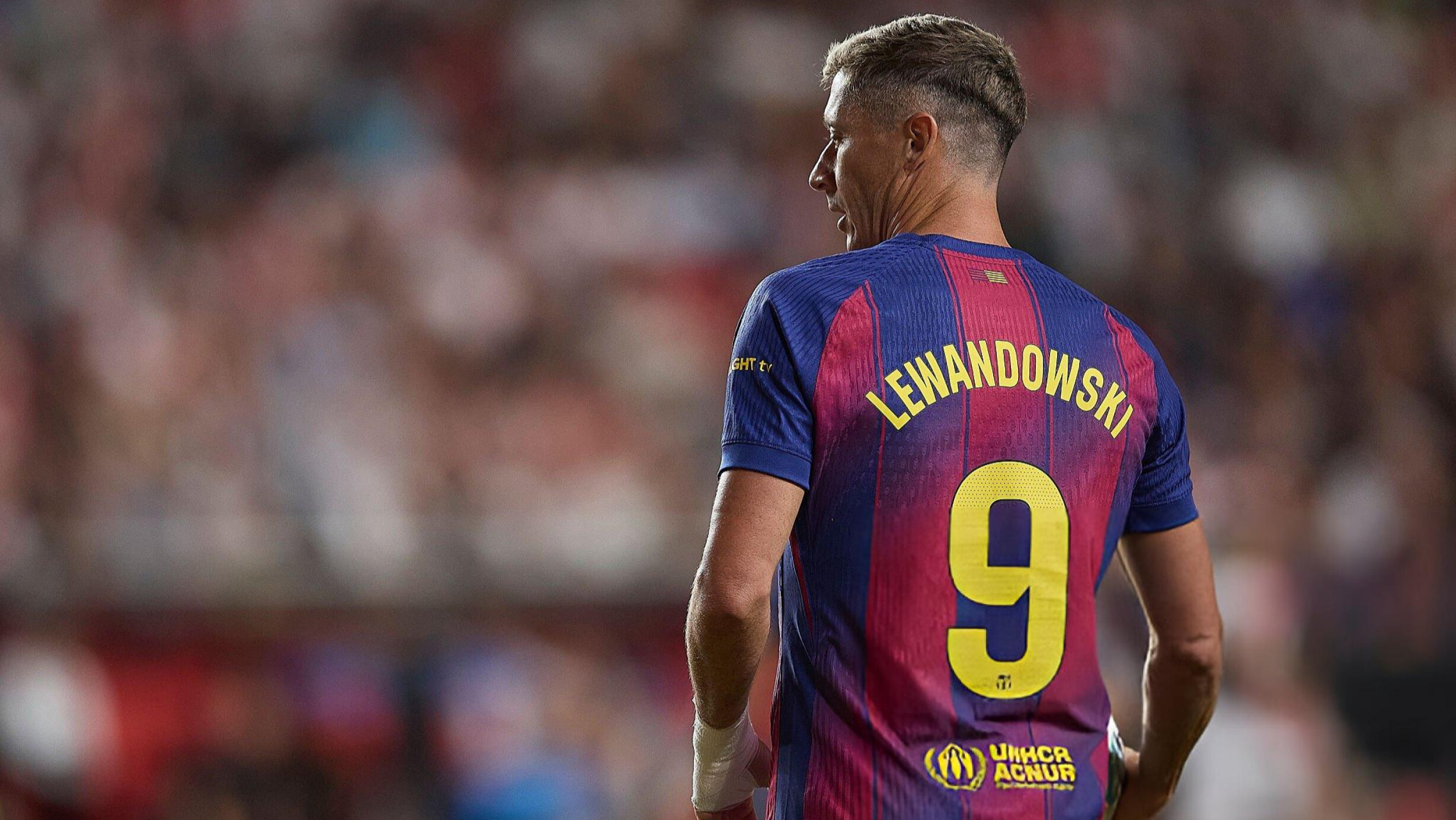 ليفاندوفسكي .. ماكينة الأهداف التي لا تهدأ في برشلونة